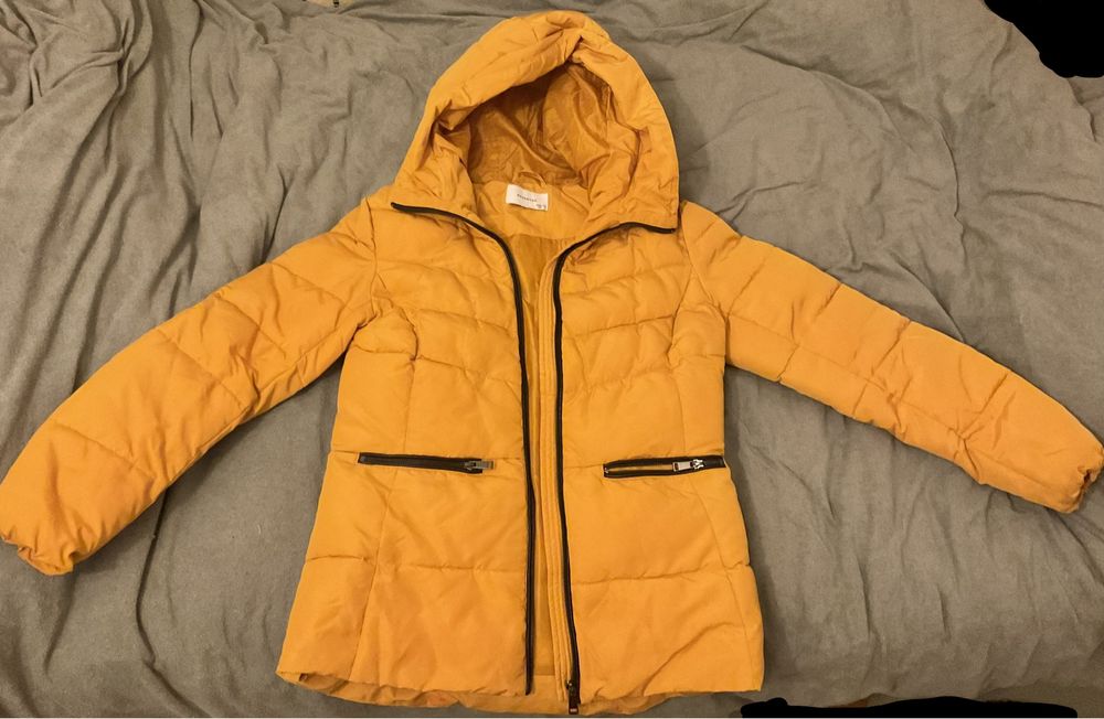 Damska zimowa kurtka żółta ocieplana Reserved