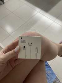 Наушники EarPods Lightning Apple