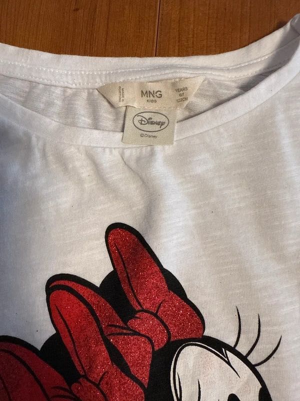 T-shirt nova de menina