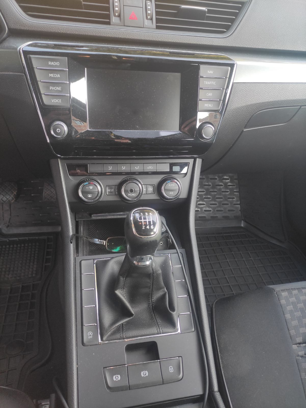 Машина Skoda superb