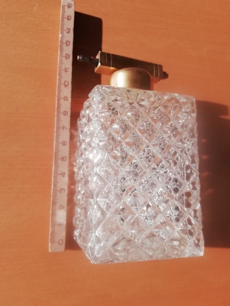 Frasco de perfume antigo.