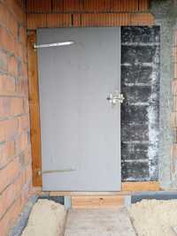 Drzwi budowlane, tymczasowe z okuciami