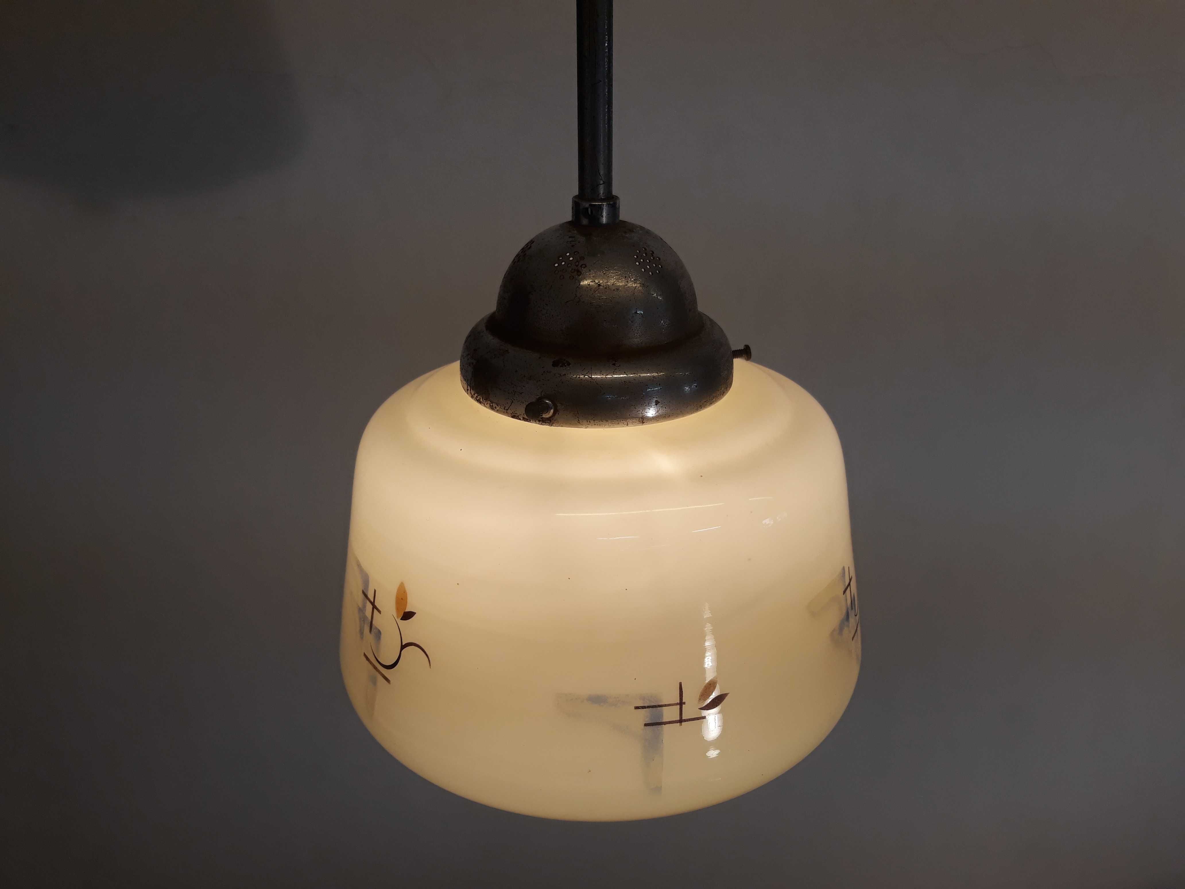Przedwojenna lampa z kloszem, srebrna, chromowana, art deco, ampla