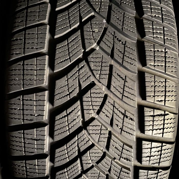 Шини 235/55/18 - 4шт Goodyear UltraGrip P+ SUV зима