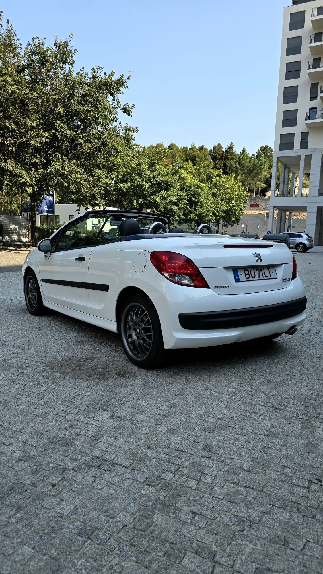 Peugeot 207CC – Descapotável com estilo e confortoPeugeot 207CC 1.6 Di