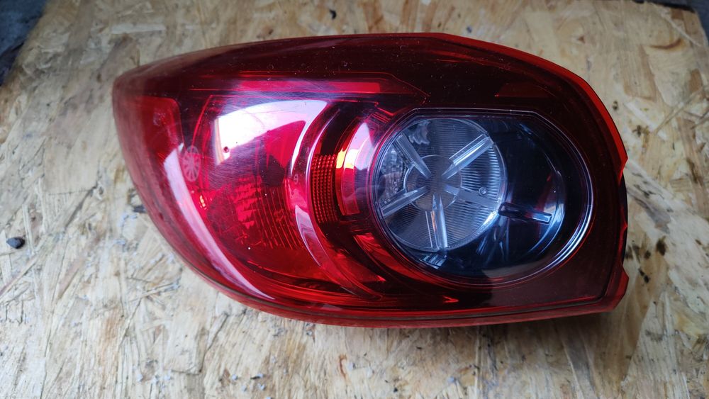 Фонарі мазда 3 2016 хетч.