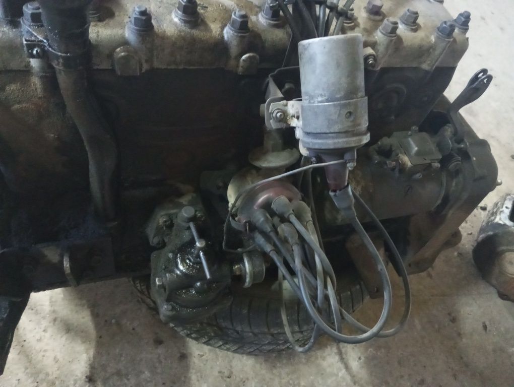 Продається мотор газ 51 і коробка в чудовому стані