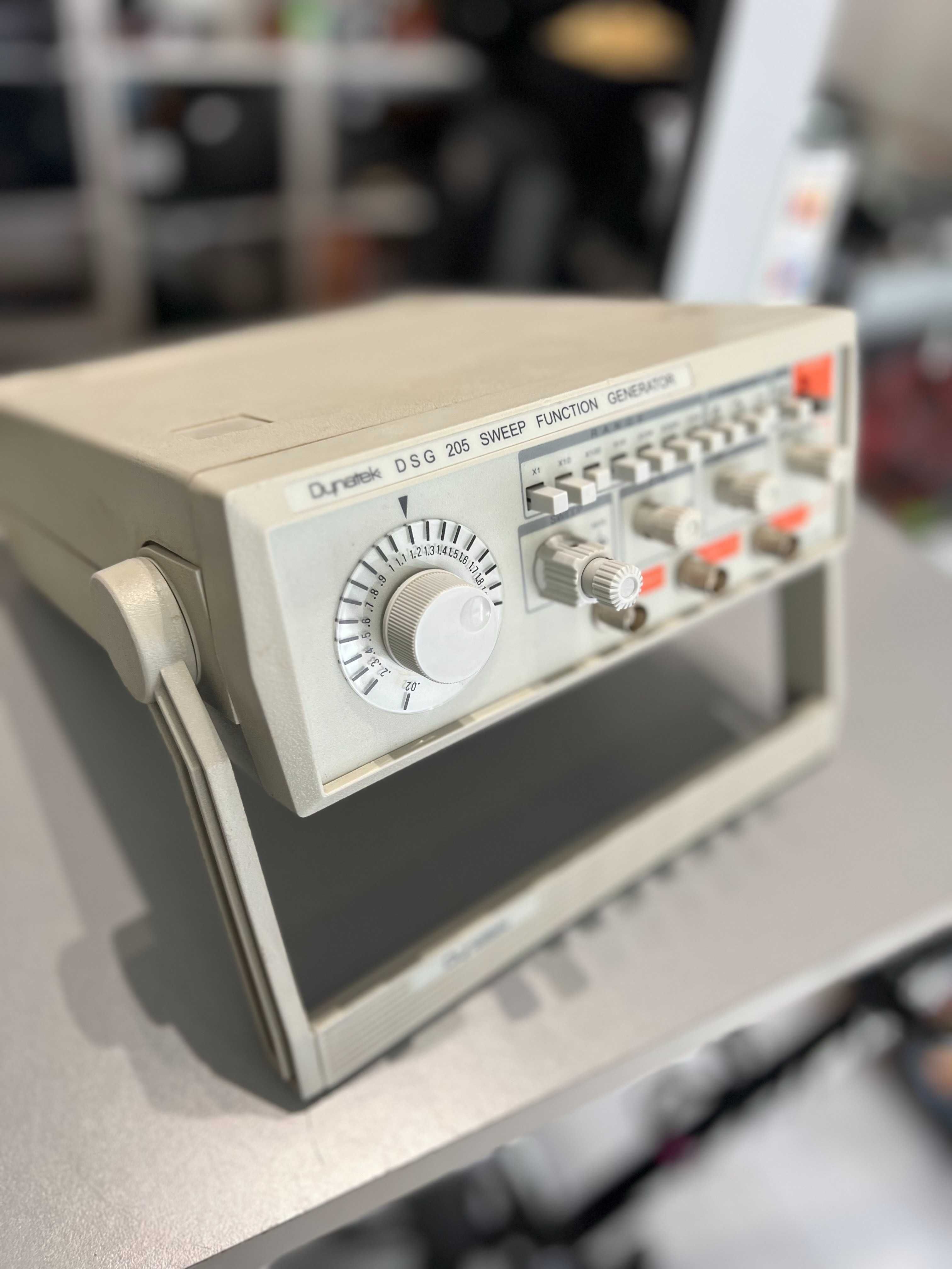 Generator sygnału, częstotliwości/ funkcyjny Dynatek DSG 205