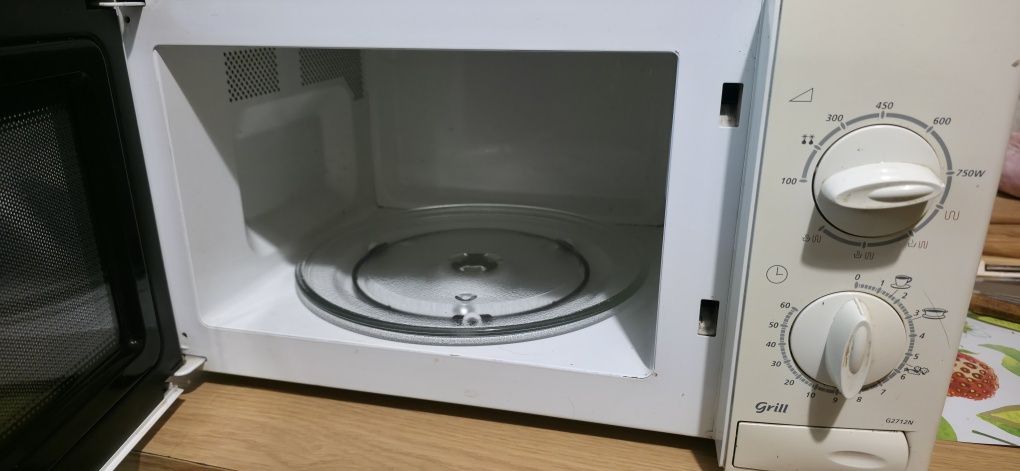 SSprzedam mikrofalówke samsung