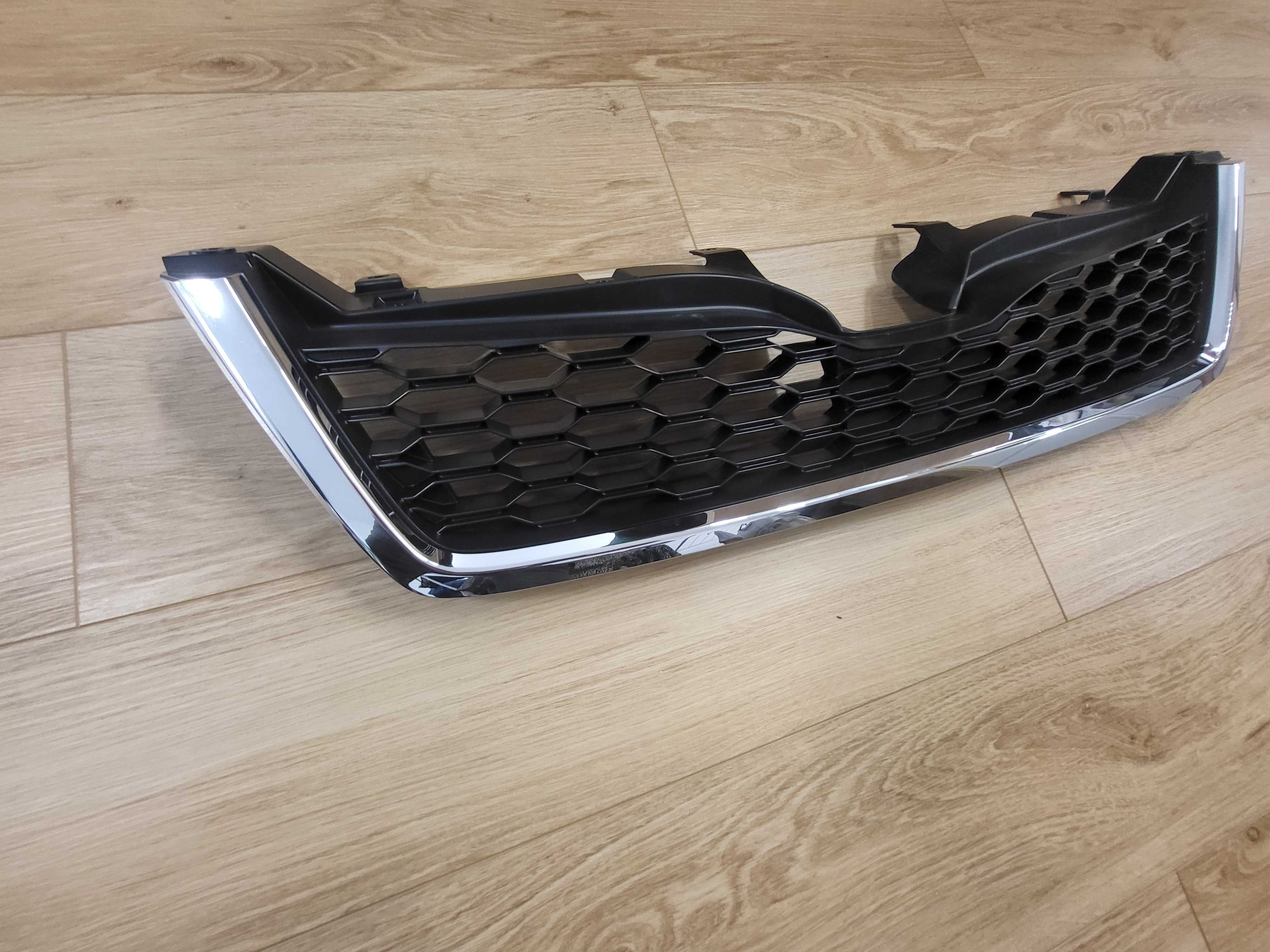 Subaru Forester IV atrapa grill 91122SG060 NOWY