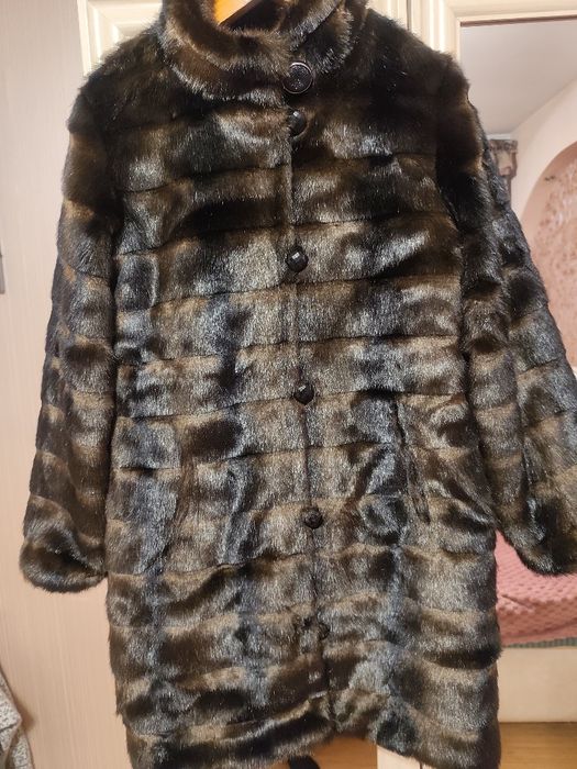 Жіноча шуба 44 розміру.