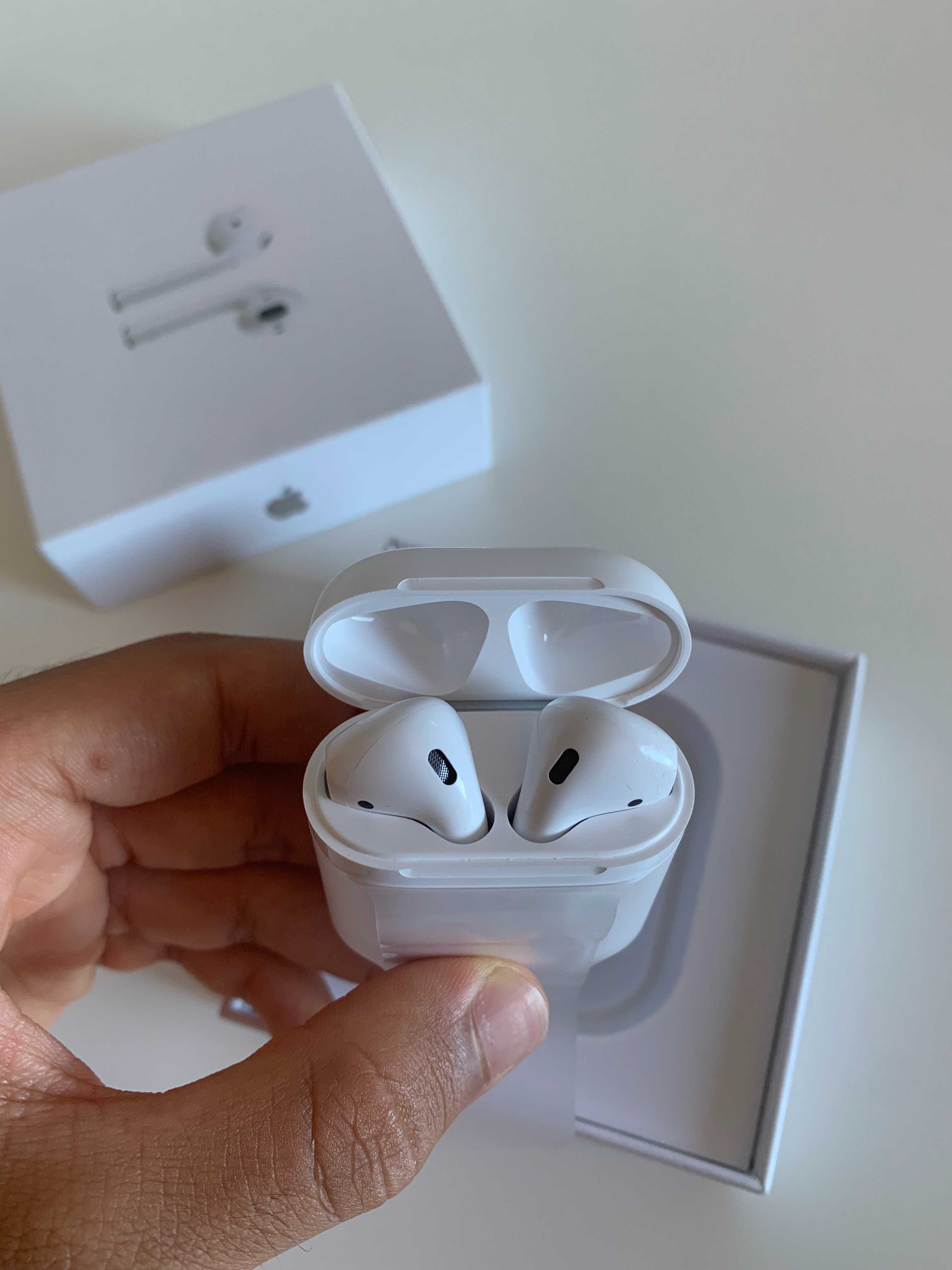 Apple Airpods Gen 2 - wireless charger