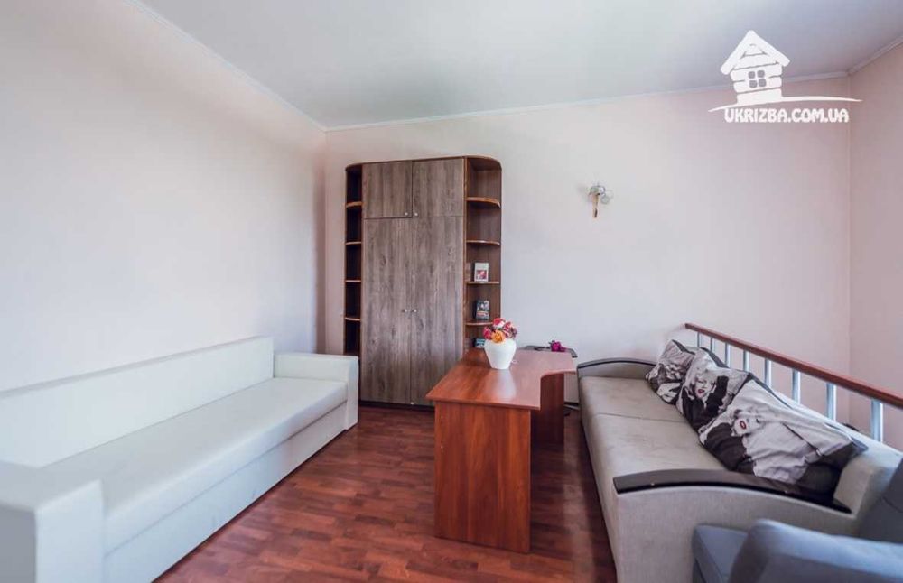 Київ. Будинок 360кв. Ділянка 16 соток, до 15 осіб.