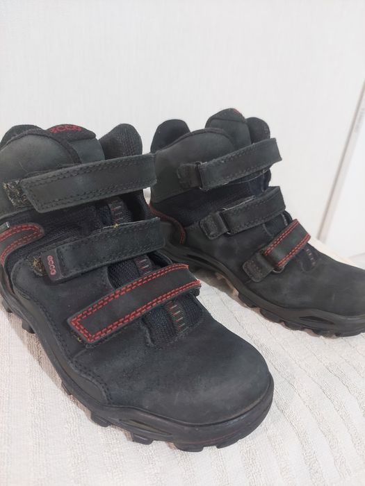 Продам ботинки ecco р.34 для мальчика