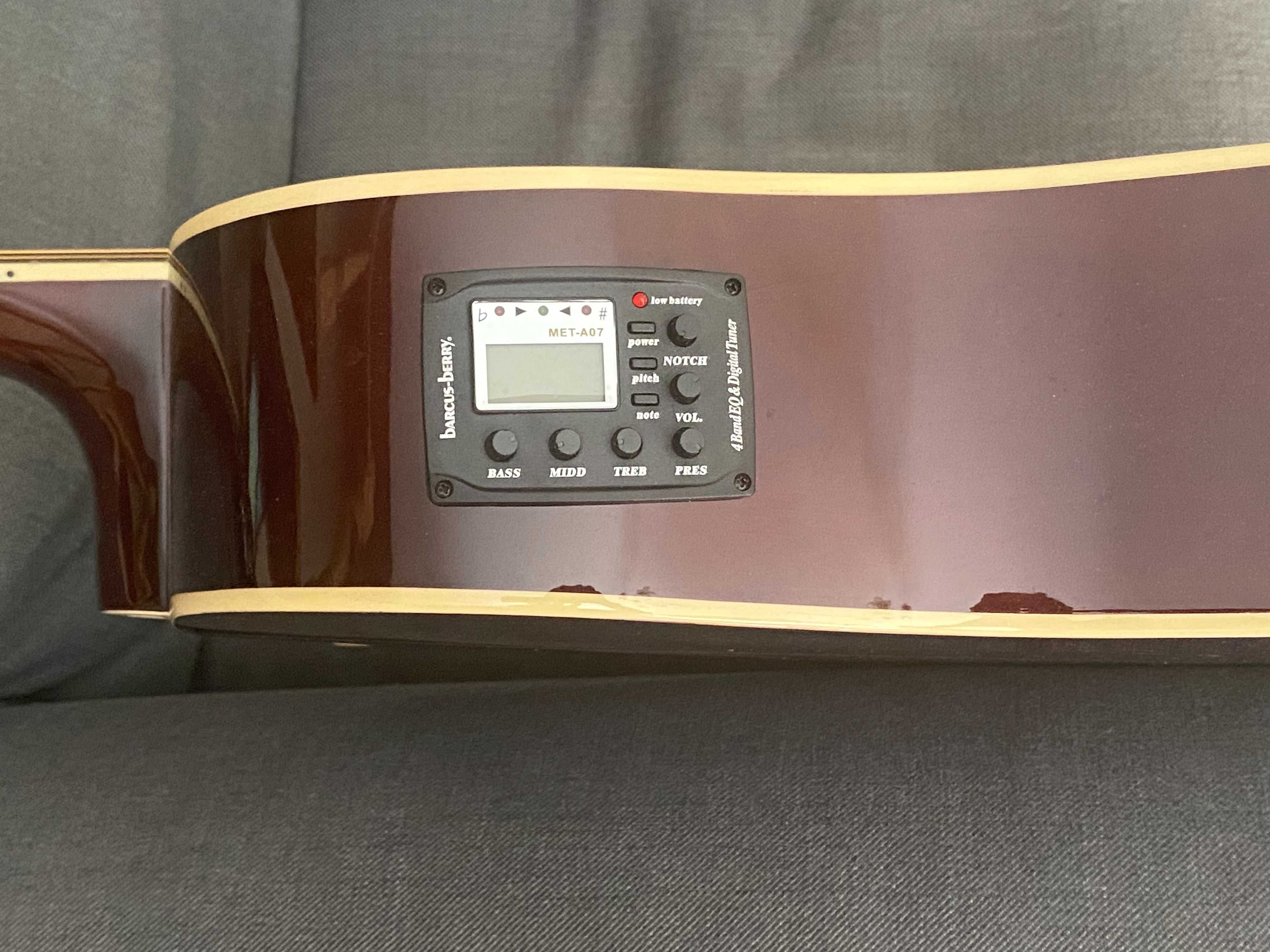 Gitara ze wzmacniaczem  Fender Acoustasonic 15 + mikrofon wokalny
