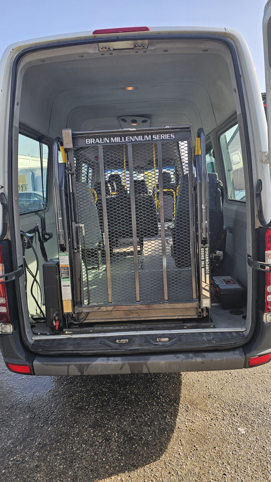 Vendo viatura para Transporte de Doentes não urgentes com plataforma