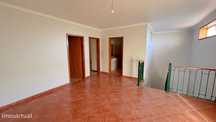 Moradia T3 com garagem, terraço e lote de terreno