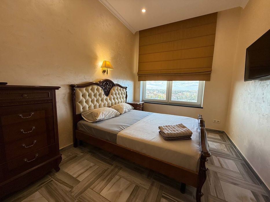 Дельмар Люкс. Яворницького 72 Б. Почасово/Посуточно