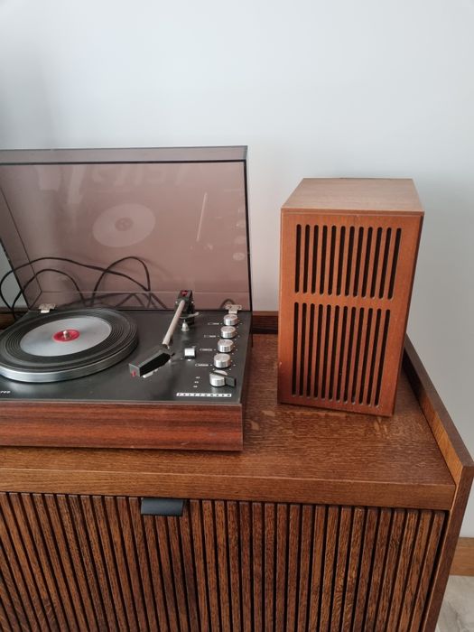 Gramofon z głośnikami hi-fi lata 70