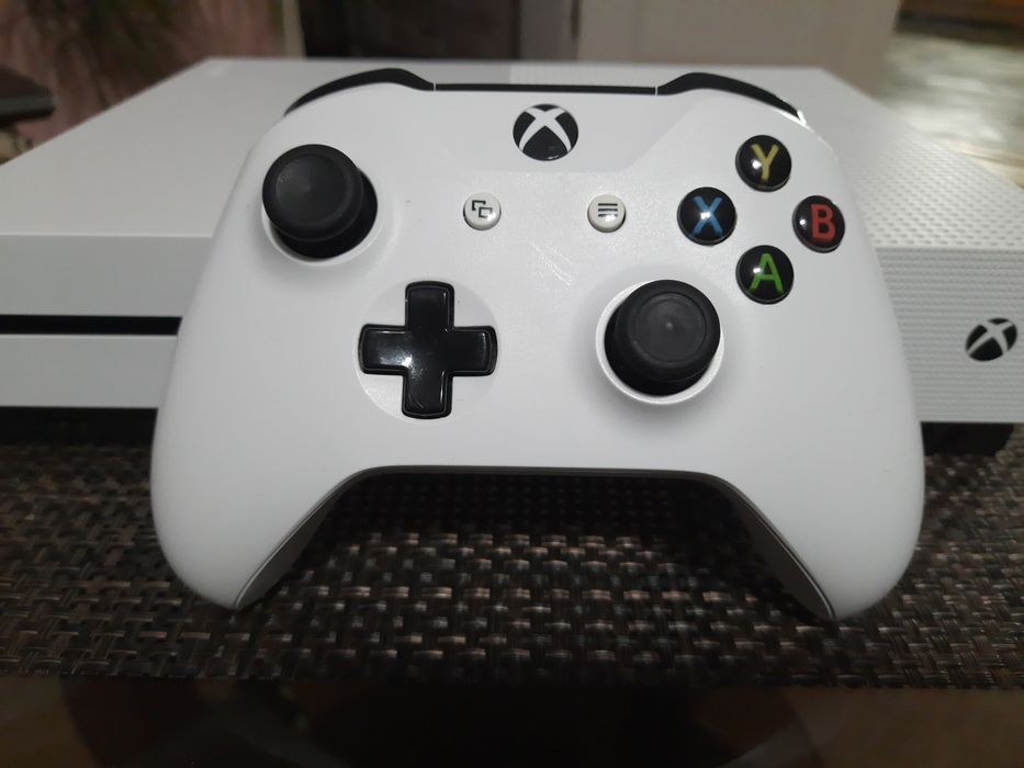 Xbox one S 1tb полный комплект