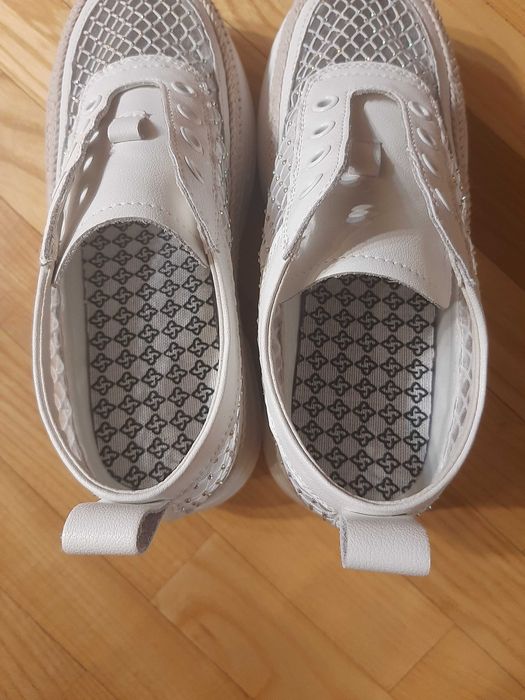 Кросівки жіночі білі шкіра літні з паєтками