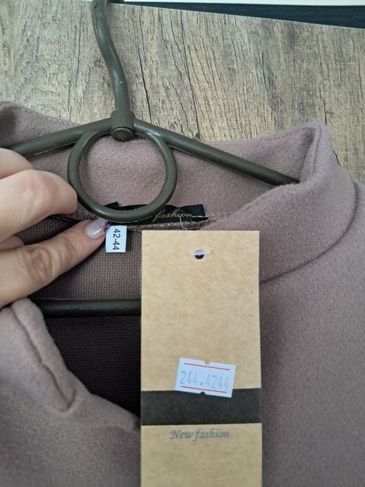 Жіночий бомбер ,приємний на дотик.