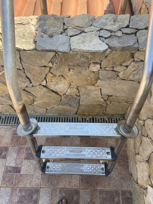 Escada piscina usada