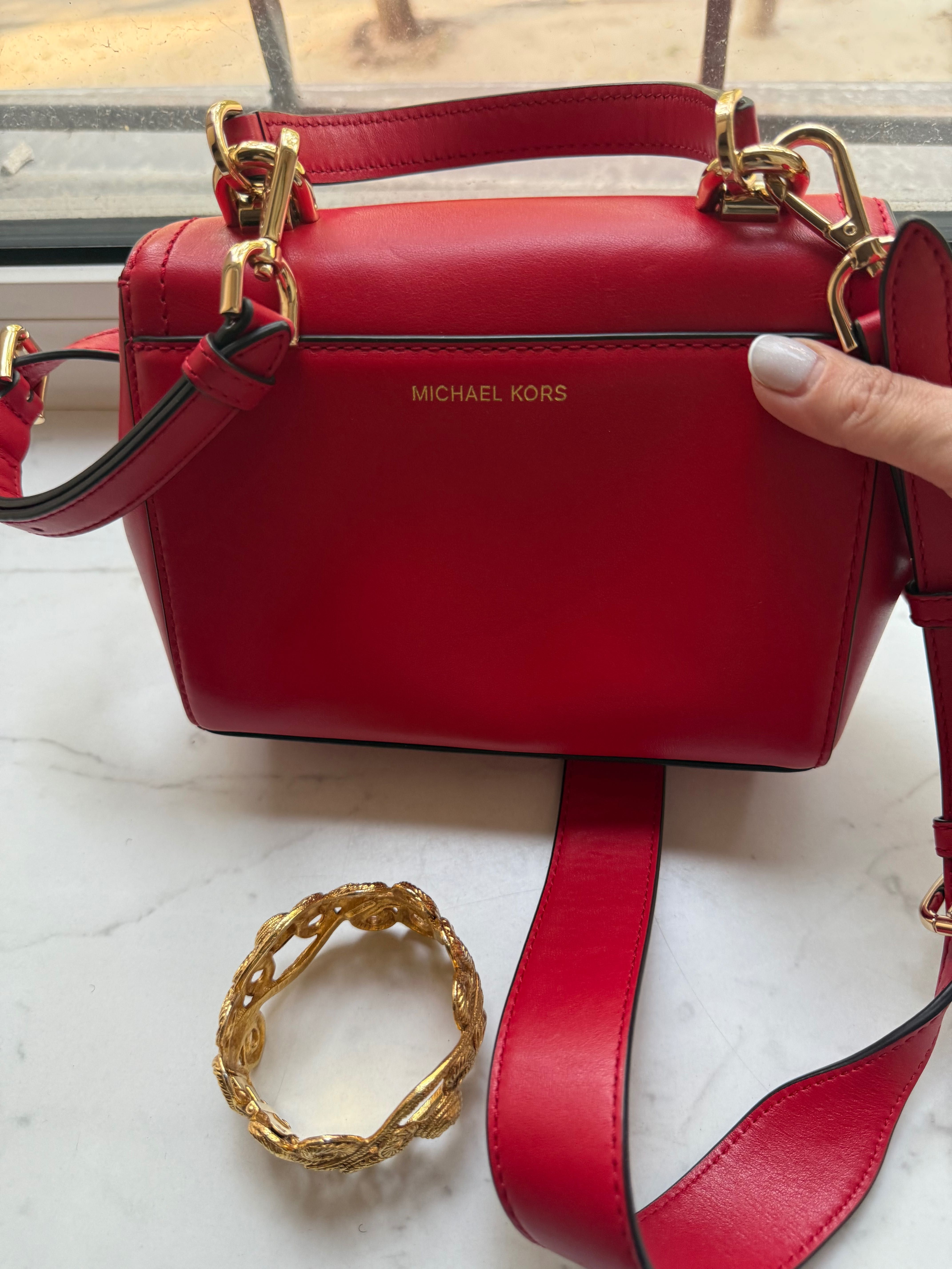 Продам очень красивую сумку Michael Kors