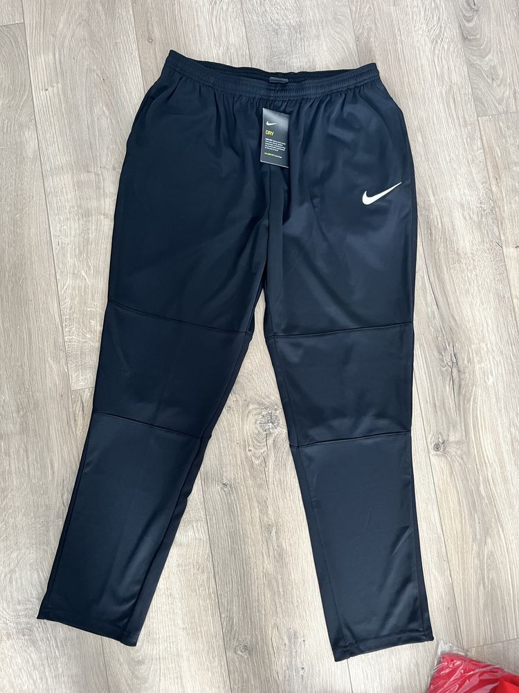 Dresy Nike XL czarne nowe