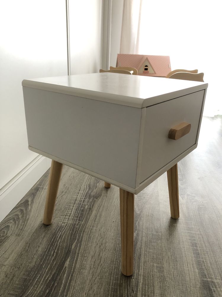 Mesa cabeceira criança