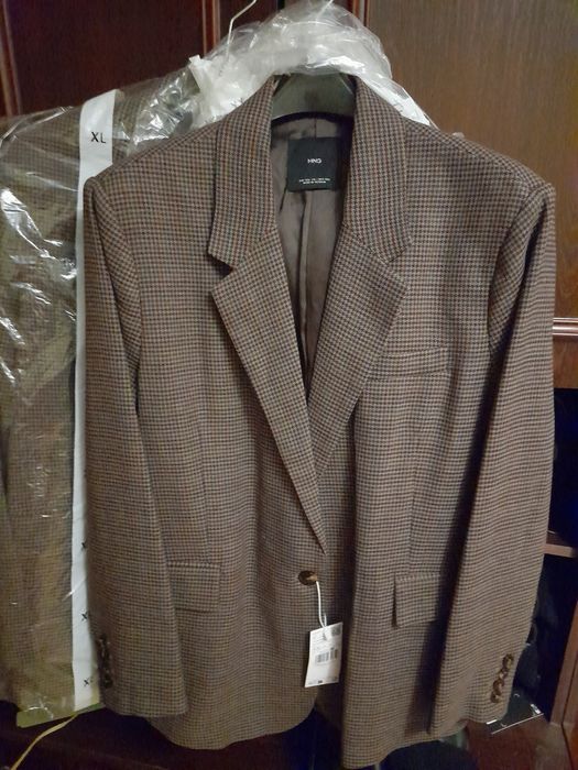 Нові речі з бірками.