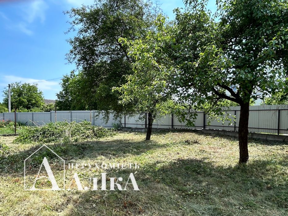 Продам 2-поверховий будинок в хорошій локації