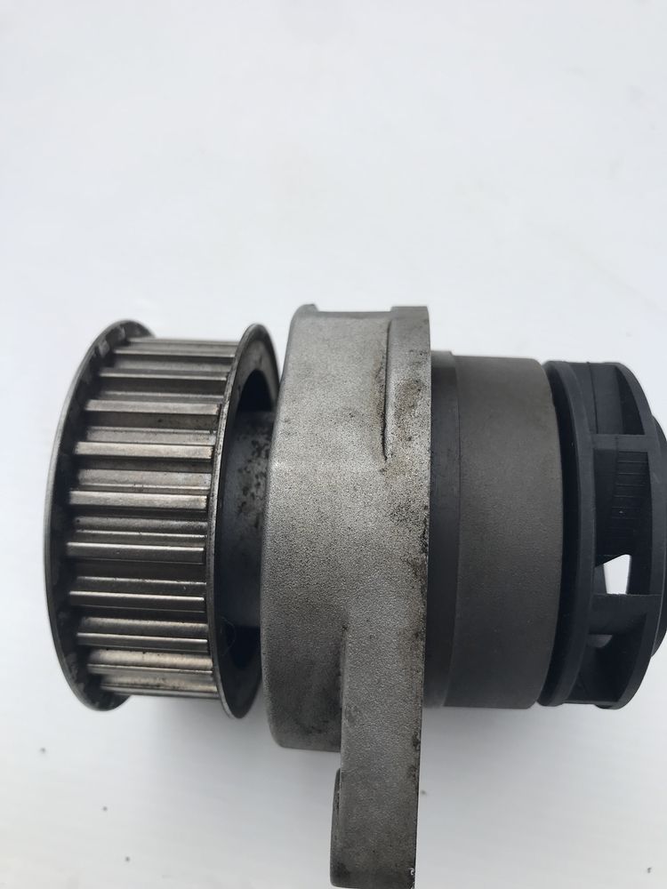 Помпа Гольф 4 1.6 v16