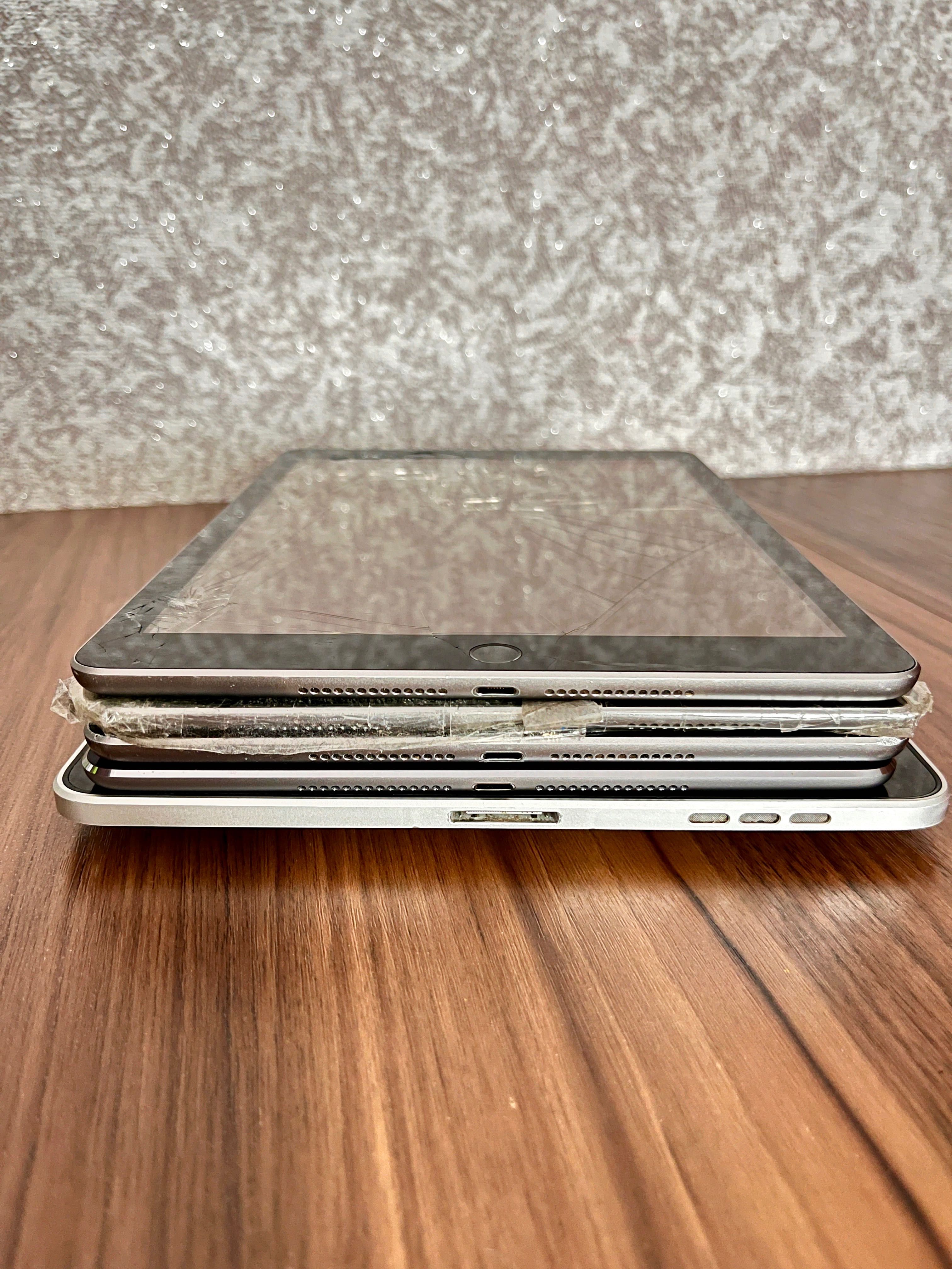 Лот 5 iPad - цілі та биті(під ремонт або запчастини)