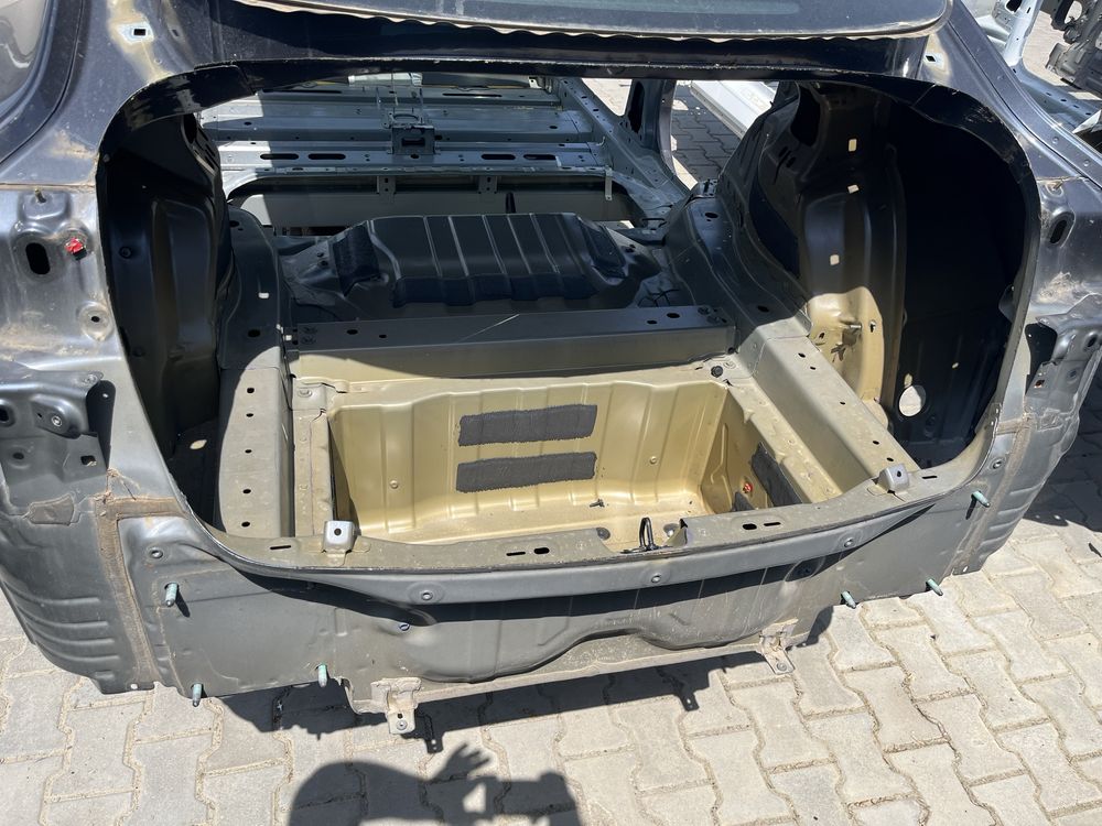 Задня панель і корито tesla M3