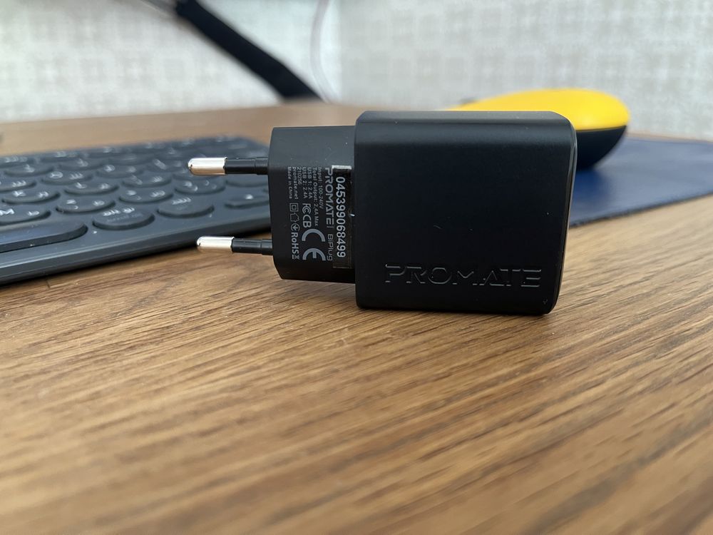 Зарядний пристрій Promate BiPlug 12Вт 2 USB