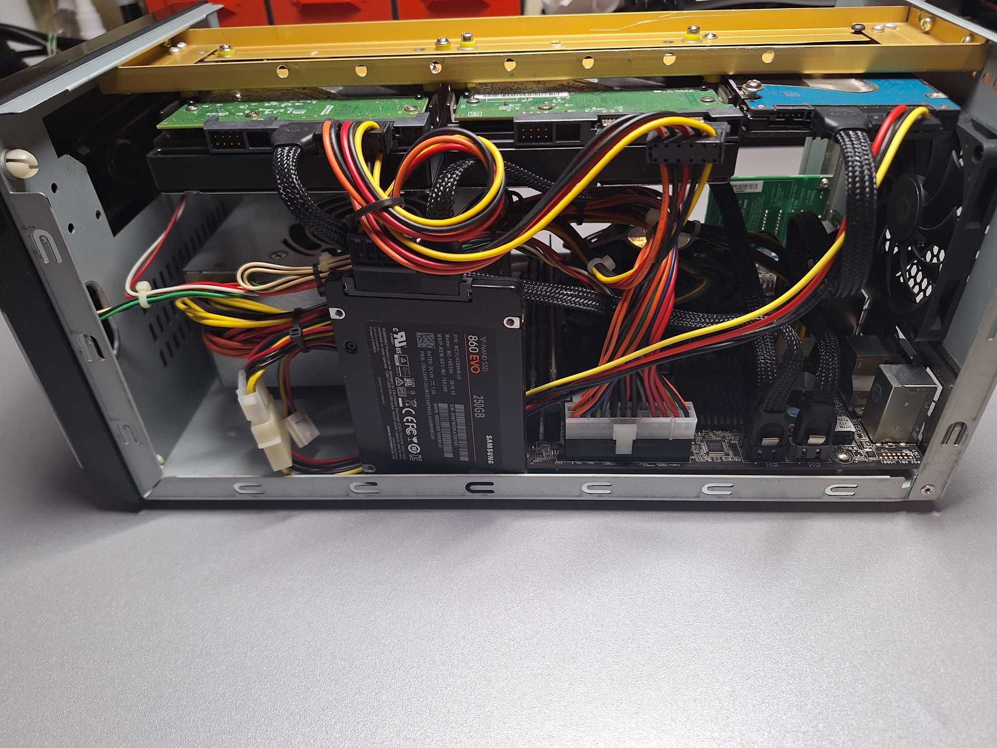 Комп'ютер, Міні-сервер, NAS у форматі Micro ITX
