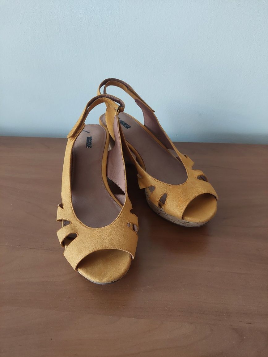 Buty na koturnie ciemnożółte 41 Next