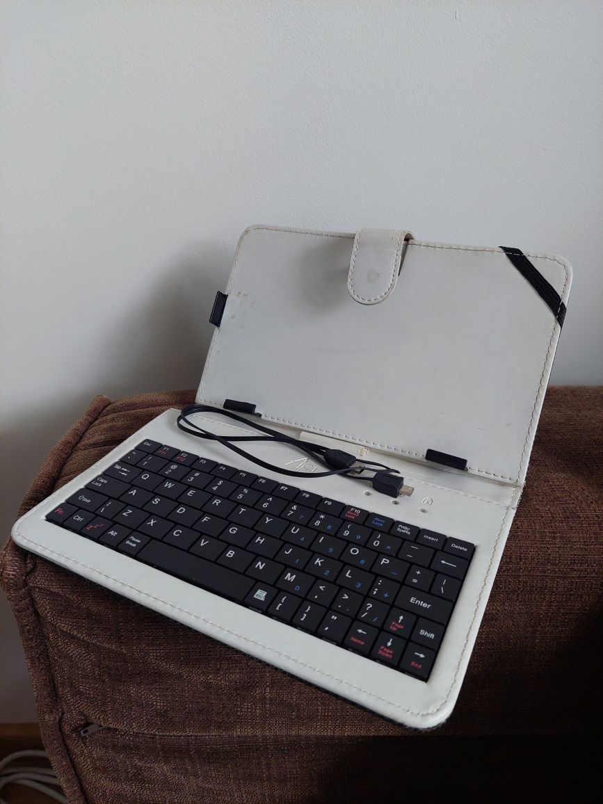Klawiatura w etui do tabletu 7"