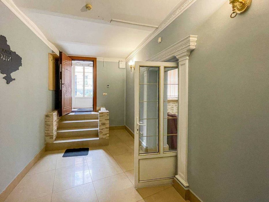 Продаж кутового приміщення неподалік центру Львова. Без комісії