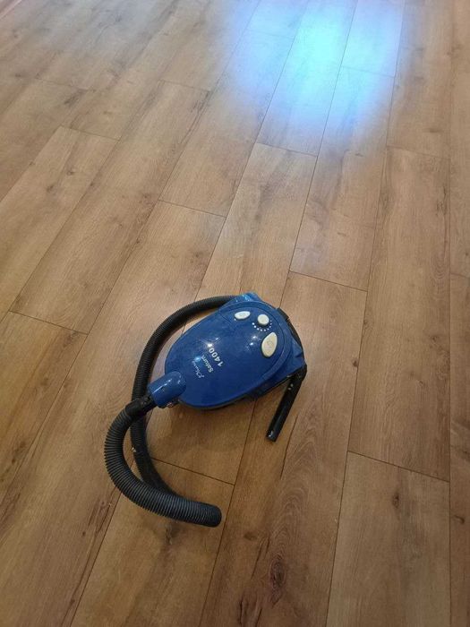 Пилосос в робочому стані.