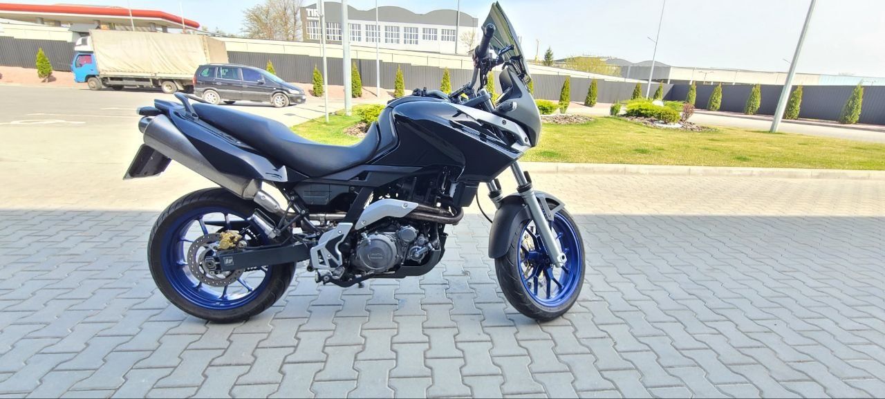 Aprilia Pegaso strada