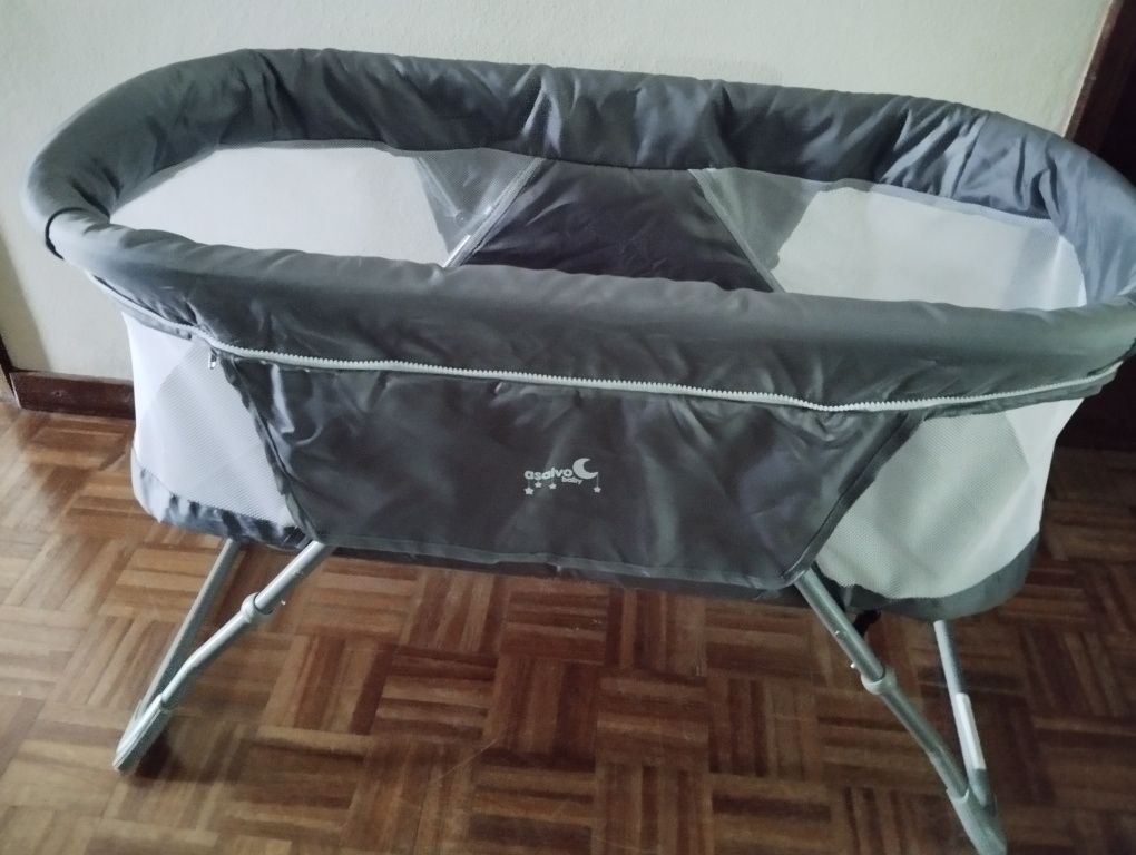 Berço portátil cinzento