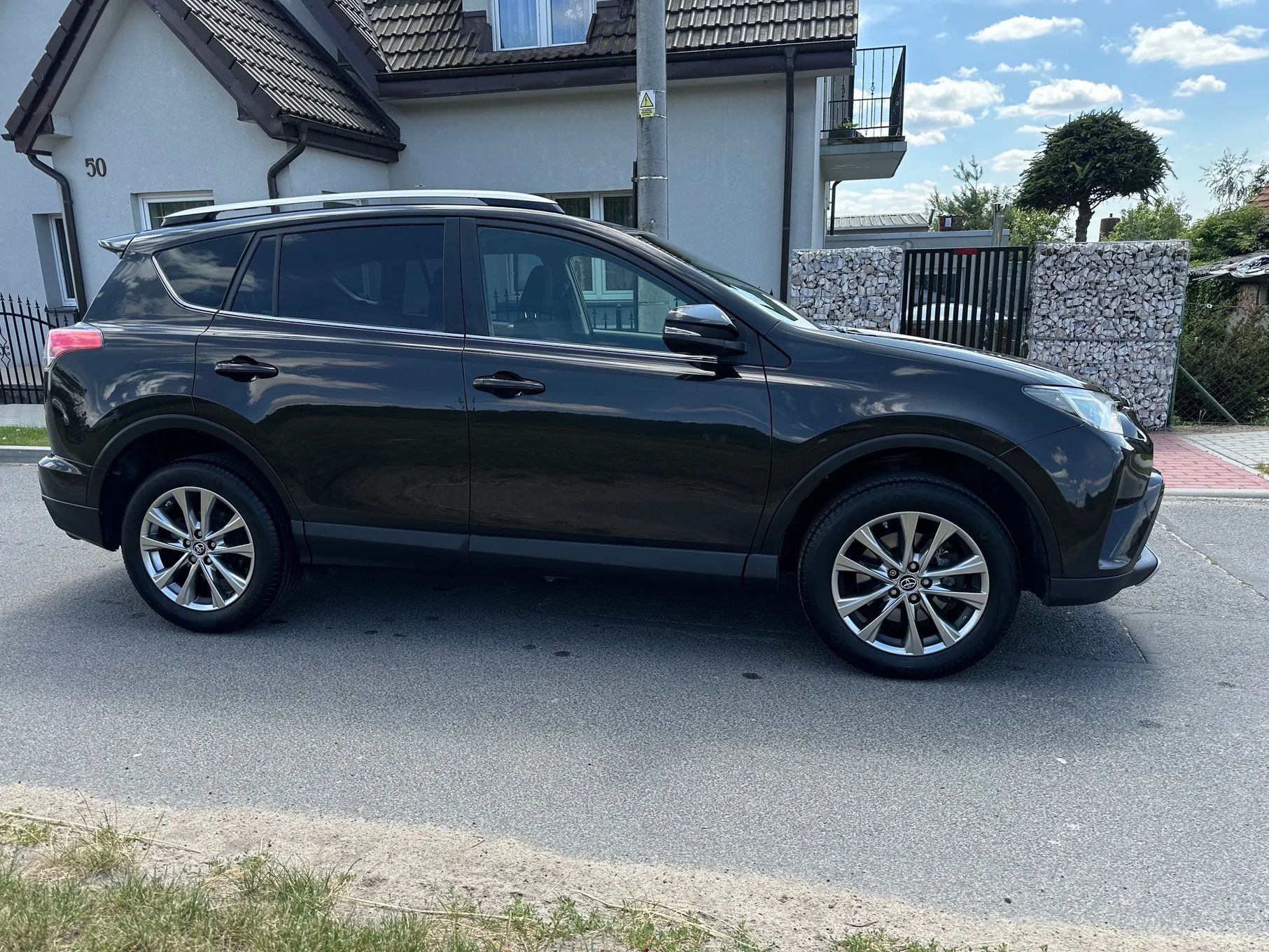 Toyota RAV4 SPORT 4x4 Nawi Kamera Ledy KeylessGO WiFi PEŁNY SERWIS