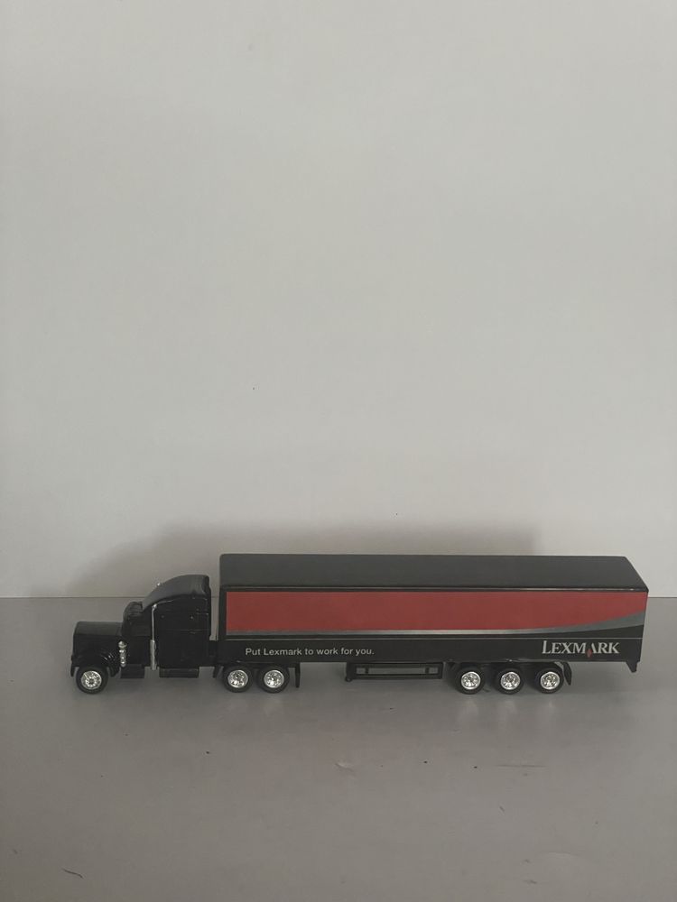 Camião miniatura novo