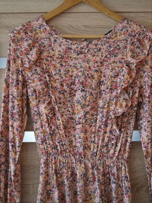 Zwiewna sukienka Mohito z falbankami, lekka wiskoza, rozmiar L