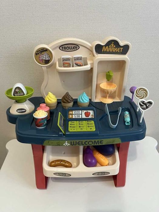 Іграшковий магазин, посуд