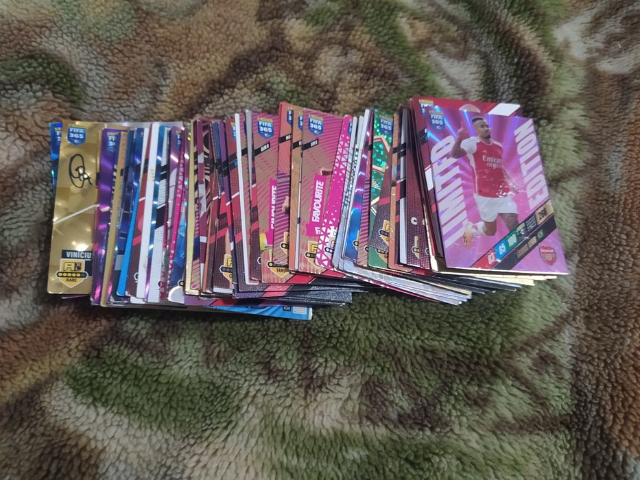 Karty Piłkarskie Panini 150 szt i album który pomieści 540 kart.