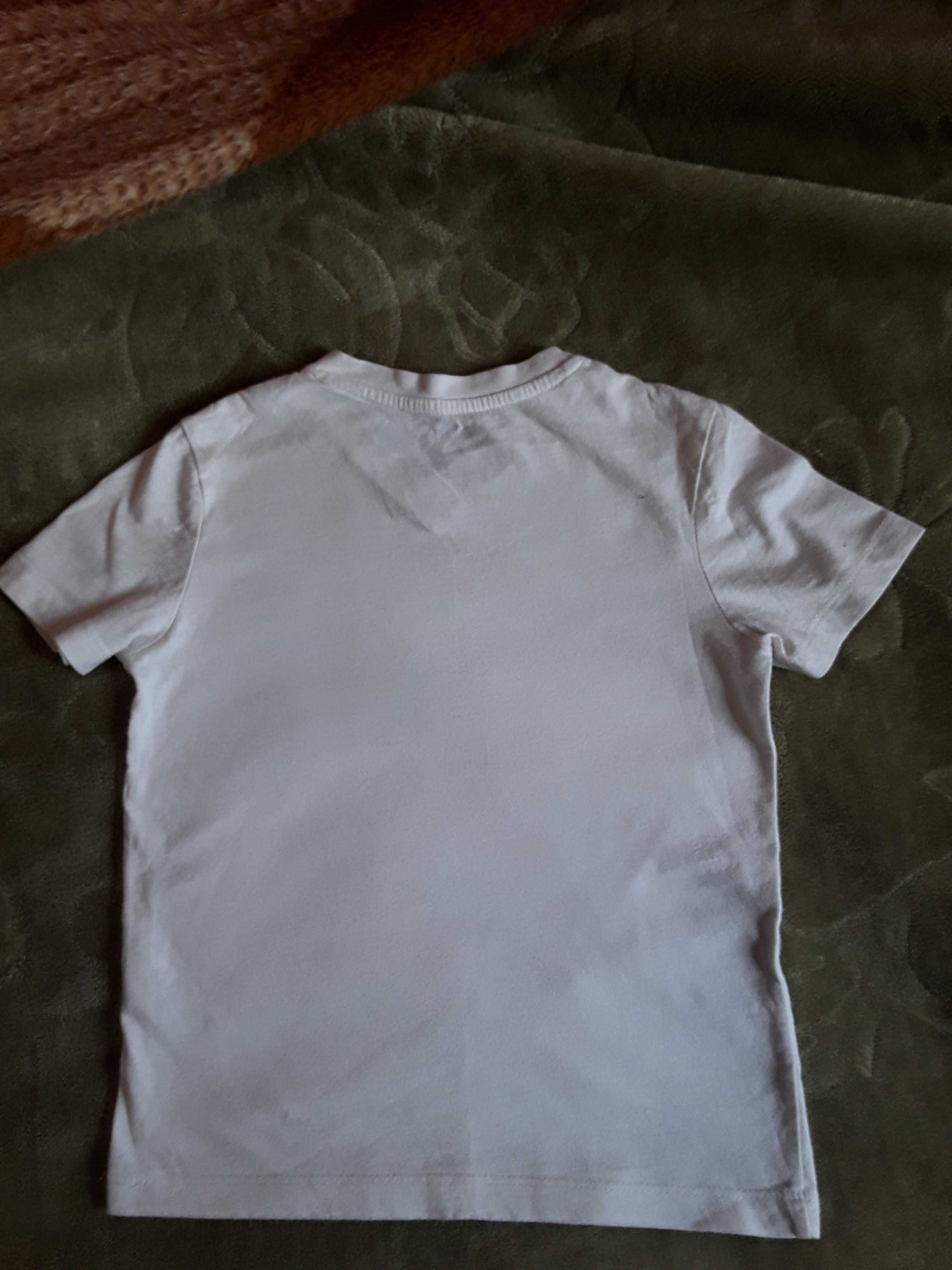 Белая футболка на 5-6 лет