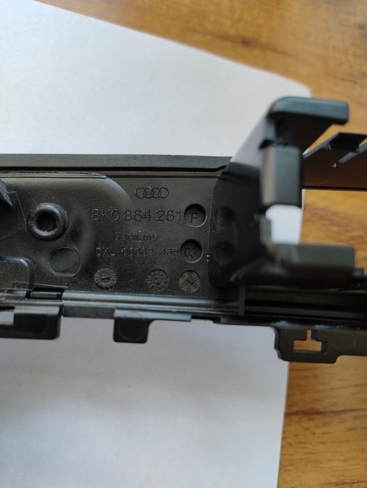 Консоль Audi A4 b8 ауді 8K0 864 261F